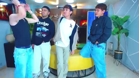 Snapshot of boschcz chatting on October 22, 4:13 am THOMAS AND DAMIAND online show from October 22, 4:13 am