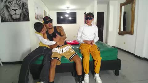 Snapshot of boschcz chatting on November 3, 5:36 pm THOMAS AND DAMIAND online show from November 3, 5:36 pm