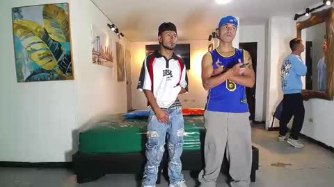 Snapshot of boschcz chatting on November 18, 6:01 pm THOMAS AND DAMIAND online show from November 18, 6:01 pm