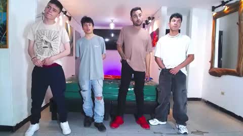 Snapshot of boschcz chatting on November 24, 6:40 pm THOMAS AND DAMIAND online show from November 24, 6:40 pm