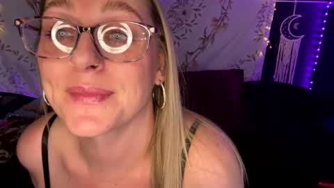 Snapshot of bossmomma chatting on March 1, 2:04 am BossMom online show from March 1, 2:04 am