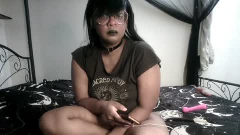 Snapshot of boudoirmadame chatting on July 15, 2:50 am Boudoir Madame online show from July 15, 2:50 am