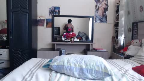 bouncingassxx online show from April 10, 11:37 am