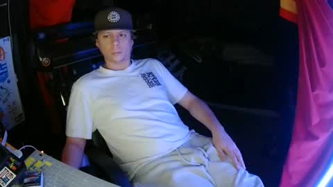 Bowerboi1217 online show from November 26, 9:21 am