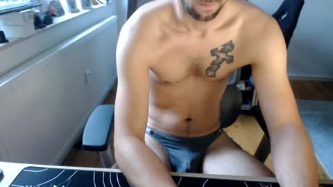 boy_t0y89 online show from June 19, 5:12 am