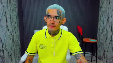 Snapshot of boy_tatto77 chatting on December 17, 8:26 pm boy_tatto77 online show from December 17, 8:26 pm