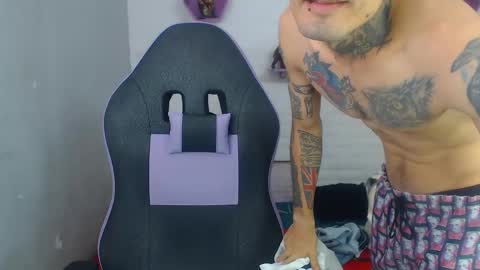 boy_tatto77 online show from December 22, 7:00 pm