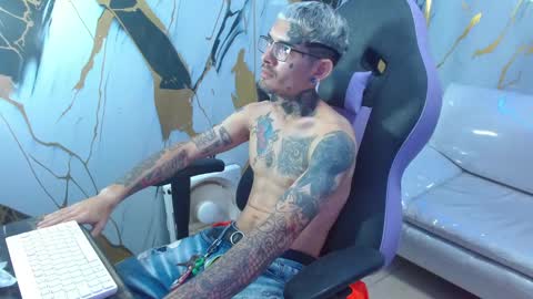 boy_tatto77 online show from February 12, 7:09 pm