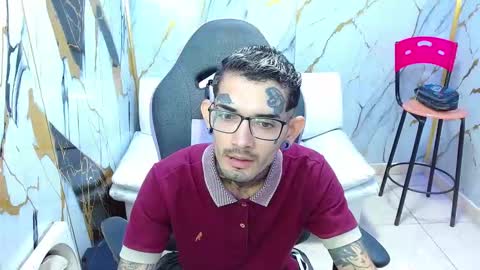 boy_tatto77 online show from March 14, 12:21 pm