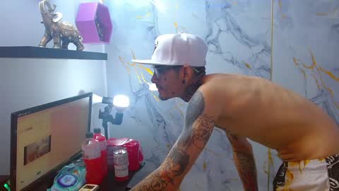boy_tatto77 online show from March 25, 1:06 pm