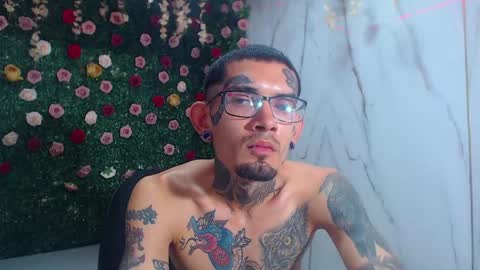 Snapshot of boy_tatto77 chatting on April 29, 6:25 pm boy_tatto77 online show from April 29, 6:25 pm