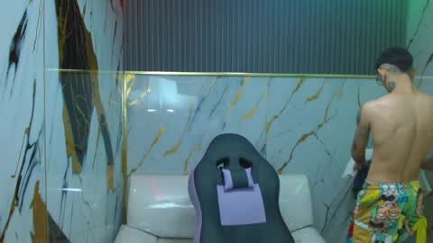 Snapshot of boy_tatto77 chatting on May 5, 11:40 am boy_tatto77 online show from May 5, 11:40 am