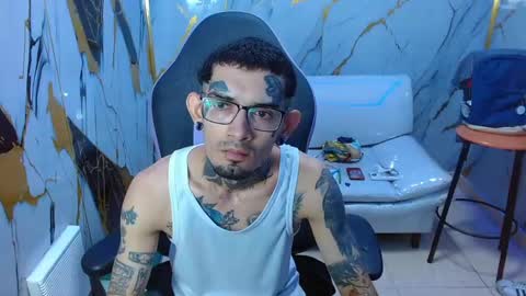 Snapshot of boy_tatto77 chatting on May 9, 11:26 am boy_tatto77 online show from May 9, 11:26 am