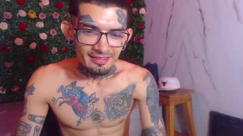 Snapshot of boy_tatto77 chatting on May 12, 6:05 pm boy_tatto77 online show from May 12, 6:05 pm