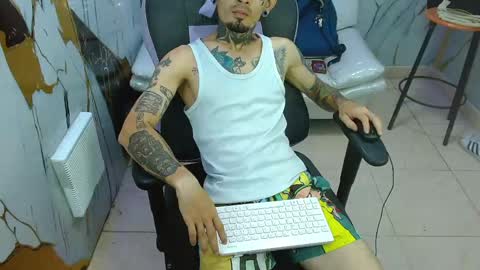 Snapshot of boy_tatto77 chatting on May 20, 2:23 pm boy_tatto77 online show from May 20, 2:23 pm