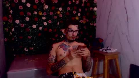 Snapshot of boy_tatto77 chatting on May 23, 11:47 am boy_tatto77 online show from May 23, 11:47 am