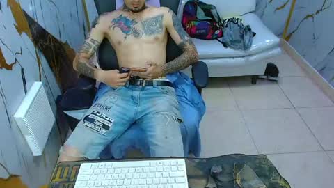 Snapshot of boy_tatto77 chatting on June 1, 12:29 pm boy_tatto77 online show from June 1, 12:29 pm