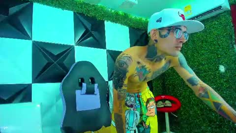 Snapshot of boy_tatto77 chatting on June 8, 9:48 pm boy_tatto77 online show from June 8, 9:48 pm