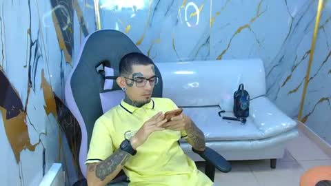 Snapshot of boy_tatto77 chatting on June 30, 12:44 am boy_tatto77 online show from June 30, 12:44 am