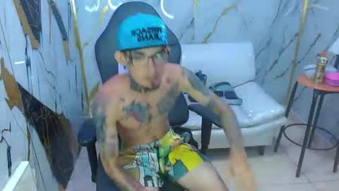 Snapshot of boy_tatto77 chatting on July 14, 2:05 am boy_tatto77 online show from July 14, 2:05 am