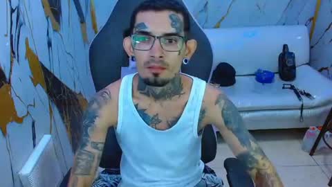 Snapshot of boy_tatto77 chatting on July 19, 1:53 am boy_tatto77 online show from July 19, 1:53 am