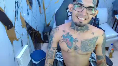 Snapshot of boy_tatto77 chatting on July 19, 1:59 pm boy_tatto77 online show from July 19, 1:59 pm