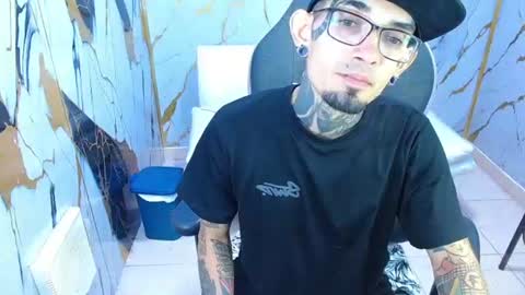 Snapshot of boy_tatto77 chatting on July 22, 1:52 am boy_tatto77 online show from July 22, 1:52 am