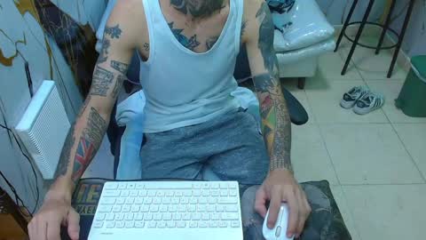 boy_tatto777 online show from May 6, 1:05 pm