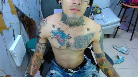 boy_tatto777 online show from June 5, 11:49 am