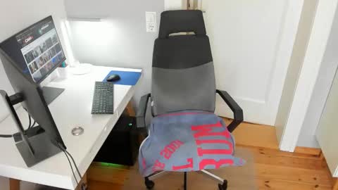 Julian online show from April 6, 11:00 am