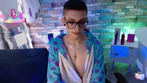 Snapshot of boyfox_tay chatting on September 24, 4:16 am boyfox_tay online show from September 24, 4:16 am
