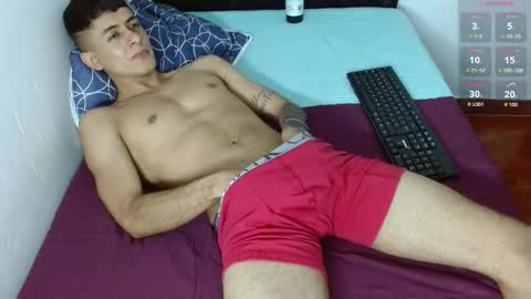 Snapshot of boyg_hots chatting on November 18, 9:30 pm boyg_hots online show from November 18, 9:30 pm