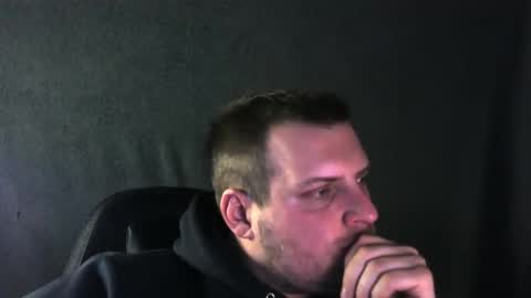 Snapshot of boynextdoooooor chatting on December 15, 8:57 pm boynextdoooooor online show from December 15, 8:57 pm