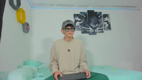 boys4hot_777 online show from March 2, 7:02 pm