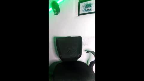 Snapshot of boysex1124 chatting on February 20, 12:29 am andrew online show from February 20, 12:29 am