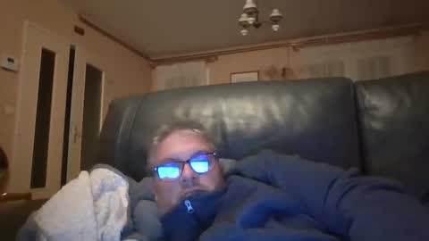 Snapshot of bozo81 chatting on October 24, 7:43 pm bozo81 online show from October 24, 7:43 pm