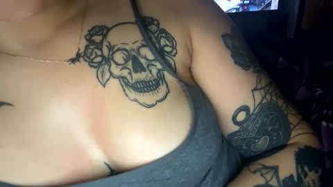 Snapshot of bpdqueen1989 chatting on October 28, 9:24 am bpdqueen1989 online show from October 28, 9:24 am