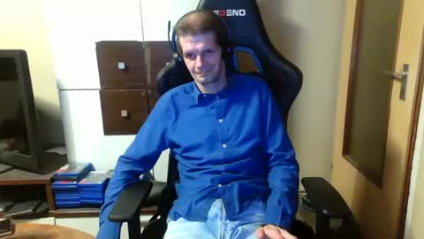 Snapshot of bponie1 chatting on December 14, 2:12 am bponie1 online show from December 14, 2:12 am