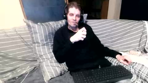 Snapshot of bponie1 chatting on November 30, 12:14 am bponie1 online show from November 30, 12:14 am