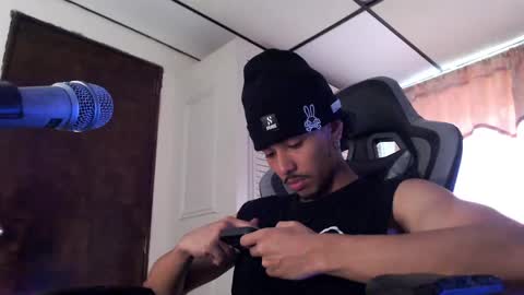 bra_c online show from April 15, 5:53 pm