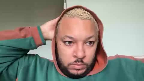 Snapshot of brad_368 chatting on December 14, 12:21 pm Brad online show from December 14, 12:21 pm