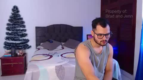 Snapshot of bradandjenn chatting on December 28, 3:15 pm Your favorite couple and the best butt on Chatur online show from December 28, 3:15 pm