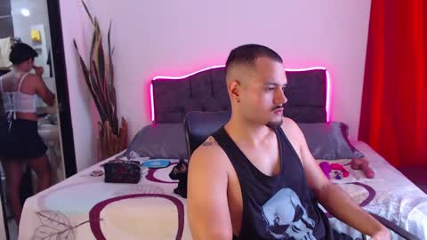 Snapshot of bradandjenn chatting on September 23, 1:36 pm Your favorite couple and the best butt on Chatur online show from September 23, 1:36 pm