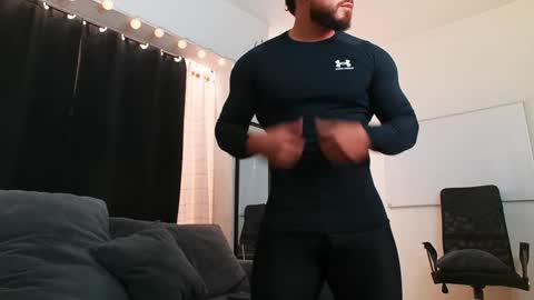 Snapshot of bradley_martinez chatting on December 24, 7:22 pm Bradley Martinez online show from December 24, 7:22 pm