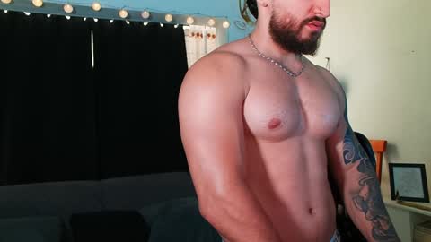 Snapshot of bradley_martinez chatting on January 28, 8:36 pm Bradley Martinez online show from January 28, 8:36 pm