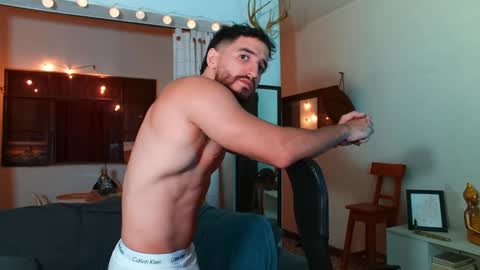 Snapshot of bradley_martinez chatting on January 30, 12:18 am Bradley Martinez online show from January 30, 12:18 am