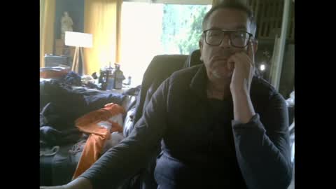 Snapshot of bradysboy chatting on May 4, 10:44 am bradysboy online show from May 4, 10:44 am