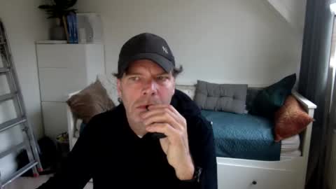 Snapshot of bram1944972145 chatting on December 6, 10:38 am Bram online show from December 6, 10:38 am