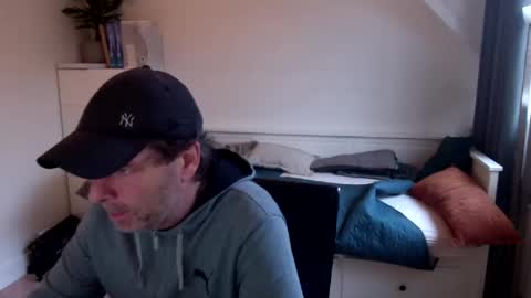 Snapshot of bram1944972145 chatting on December 9, 10:43 am Bram online show from December 9, 10:43 am