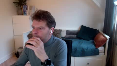 Snapshot of bram1944972145 chatting on December 20, 9:00 am Bram online show from December 20, 9:00 am